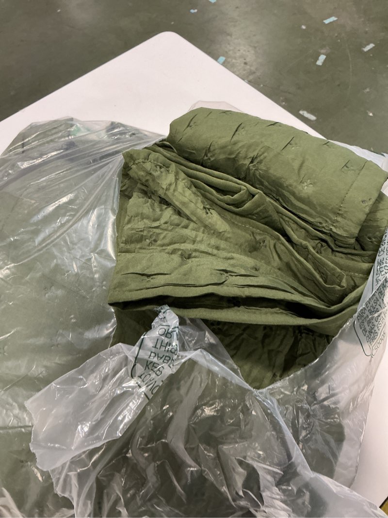 Condition photo showing Good Condition for Andency Green King Size Quilt Bedding Set (106x96 Inch), 3 Pieces Soft Lightweight Bedspread Coverlet, Boho Summer Quilt King Size for All Season(1 Quilt, 2 Pillow Shams) Green King (106*96 in)
