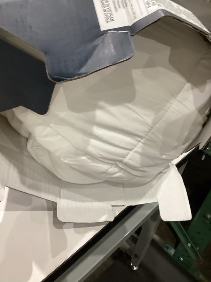 Condition photo showing As Is for sertapedic ultra loft mattres topper, queen
