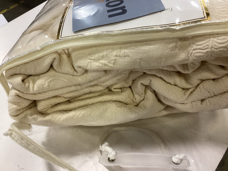 Condition photo showing Good Condition for King Charles Modern Farmhouse Floral Matelasse Bedspread, 100% Cotton Breathable Bedding, Full/Queen, Ivory Bedspread Ivory Full/Queen