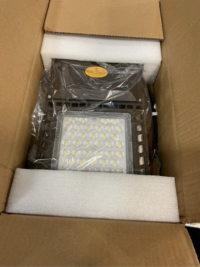 Condition photo showing New/Like New for led parking lot light 150w 22,500lm slip fitter street outdoor pole mount light with dusk-to-dawn photocell 5000k 100-277v ip65 waterproof commercial area security lighting for parking lot 1p
