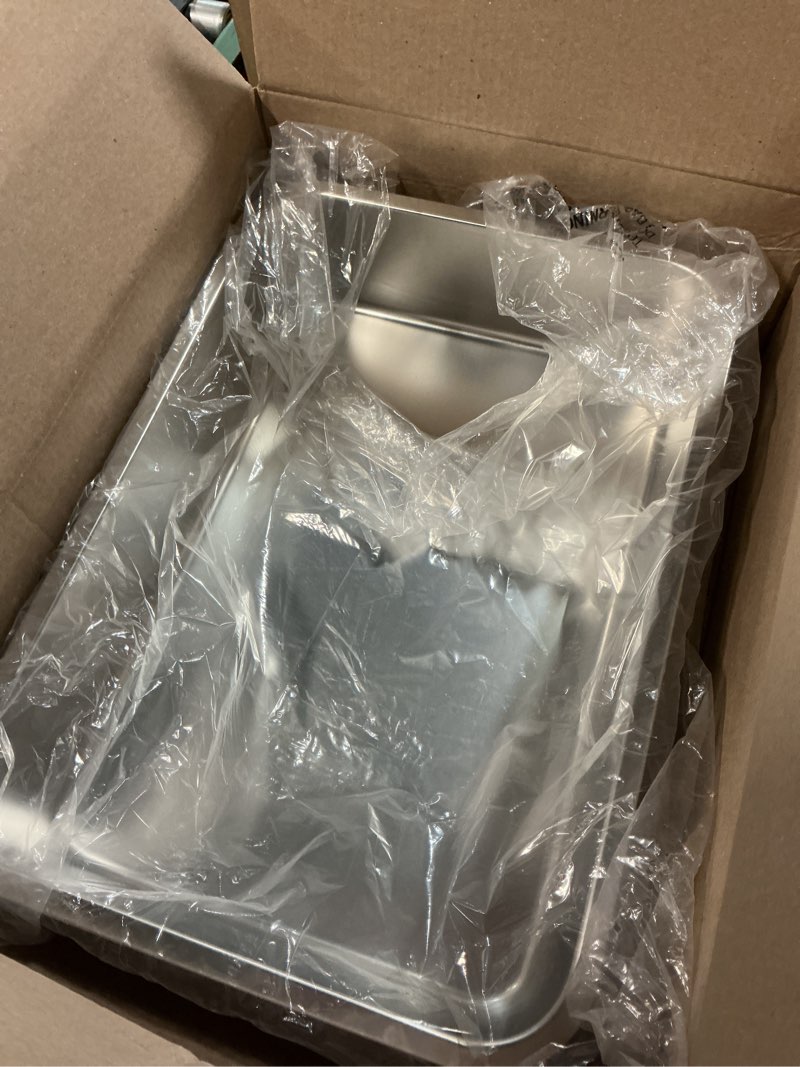 Condition photo showing Good Condition for stainless steel cat litter box,large metal litter box,19.5" lx13.5 wx4 h | never absorbs odors,stain free, rustproof, non stick smooth surface, anti-slip rubber bottom 19.5"l x 13.5"w 4" h