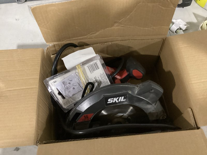 Condition photo showing Good Condition for skil 15 amps 7-1/4 in. corded brushed circular saw