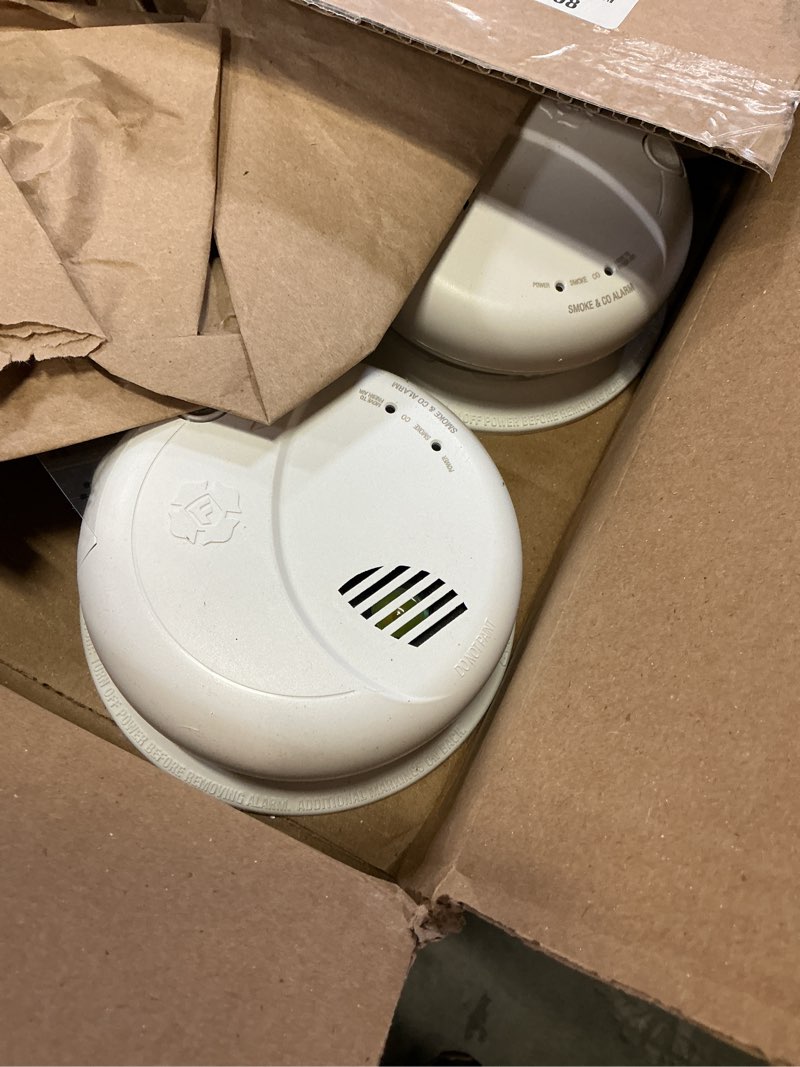 Condition photo showing Good Condition for first alert smco100v-ac, interconnect hardwire combination smoke & carbon monoxide alarm with battery backup and voice & location alerts, 6-pack 6-pack precision detection
