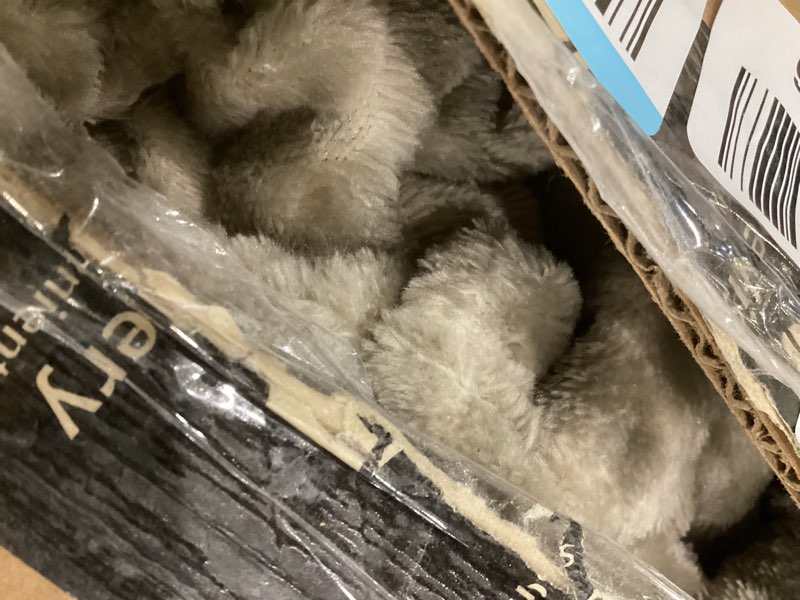 Condition photo showing Good Condition for Oversized King Fleece Blanket 120x138 Inches, Seamless Soft Cozy 3D Jacquard Flannel Blanket 10'x11.5' Extra Large for Bed, Sofa, Travel & Camping, California King Throw, Taupe - Oval Pattern Taupe - Block Pattern 120"x138"