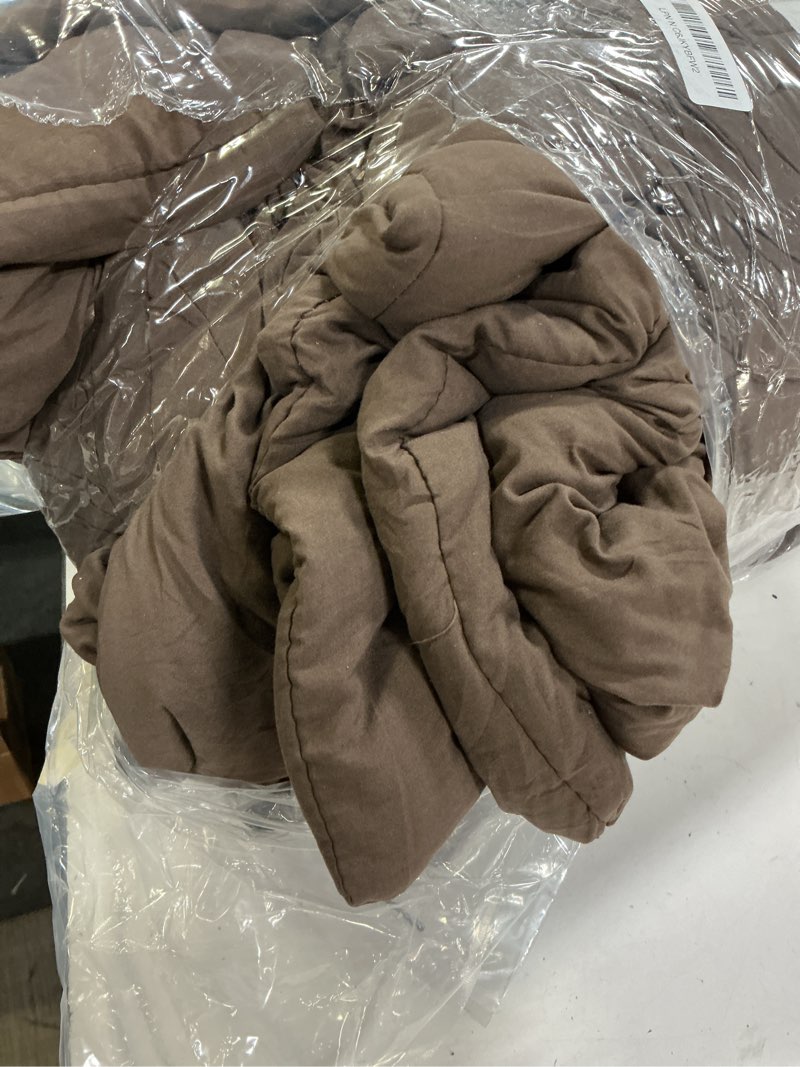 Condition photo showing Good Condition for wrensonge queen comforter set- 7 pieces soft chocolate brown bed in a bag with fitted sheet, flat sheet, 2 pillow shams, and 2 pillowcases- warm bedding sets queen for all season chocolate brown 7pcs-queen(90"*90")