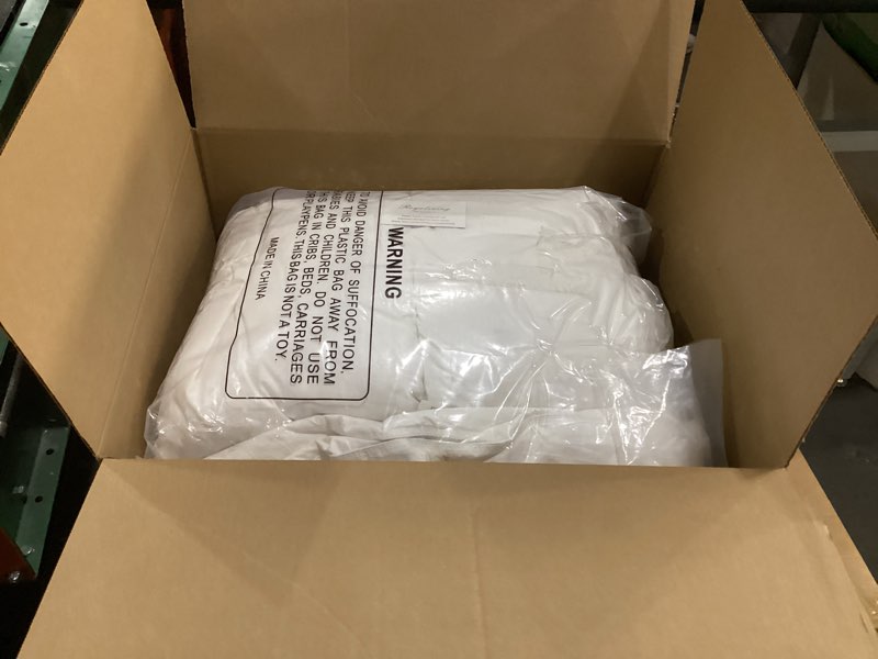 Condition photo showing Good Condition for Royoliving Premium Feathers Down Duvet Insert Comforter Twin Size Heavyweight Thickened Winter White 100% Cotton Cover with Corner Tabs (68x90, 45 oz) White Twin Winter