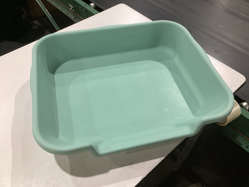 Condition photo showing Good Condition for kittygohere senior cat litter box 1 pack, large green low entrance kitty litter box, sized for cats comfort, perfect for senior and arthritic cats, made in usa large apple green