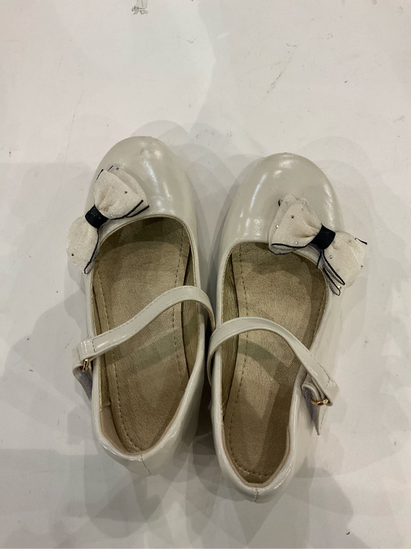 Condition photo showing New/Like New for Aomigoct Girls Flats Dress Shoes: Apricot 11 Little Kid Princess Ballerina Flats for Birthday Party - Girls Mary Jane Shoe for Wedding School