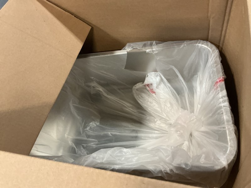 Condition photo showing Good Condition for low entry litter box for senior or disabled & injured cats, stainless steel high sided enclosed easy step in entry-metal kitty litter box for kittens, odor control (19.7”x13.8”x5.9”) l-19.7"x13.7"x5.9"