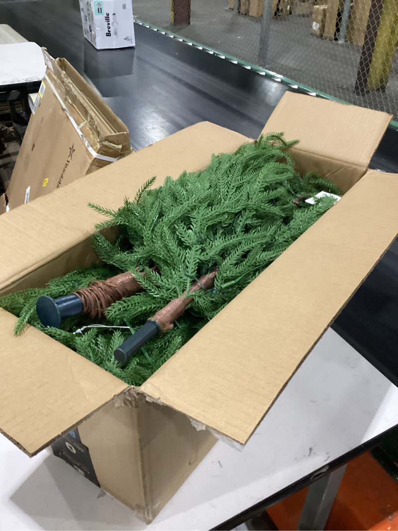 Hiptree 6ft realtouch Norfolk Prelit Christmas Tree Decoration