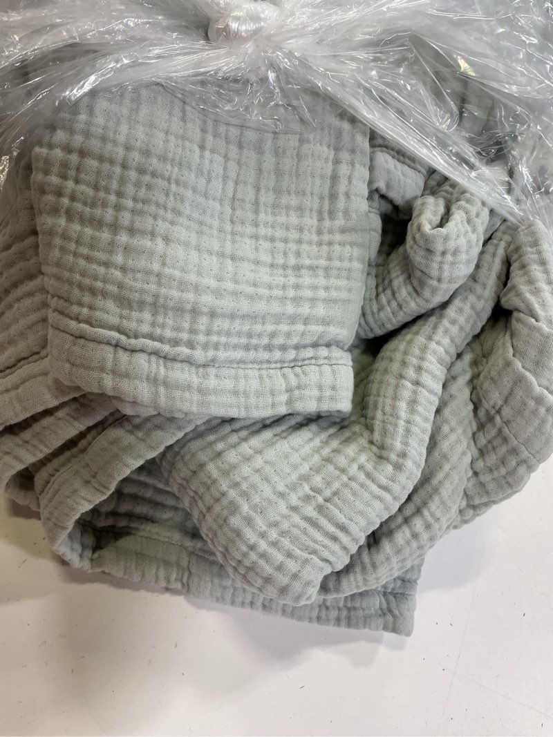 Condition photo showing Good Condition for organic airy gauze blanket, full/queen, mist