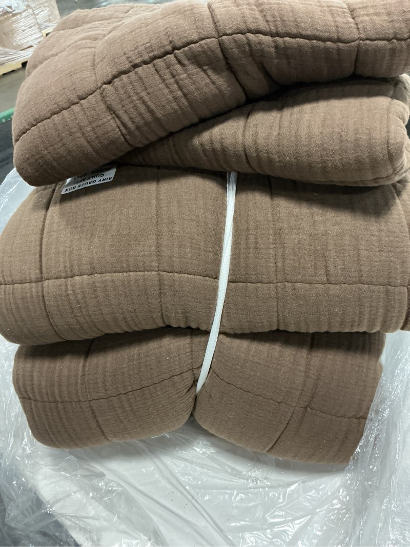 Condition photo showing Good Condition for organic airy gauze box quilt, full/queen, chocolate