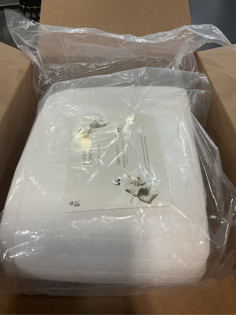 Condition photo showing New/Like New for 100% cotton quilt king size bedding sets, bedspread set and 2 pillowcases, lightweight and textured, all season lightweight king comforter bedding set?white? white king