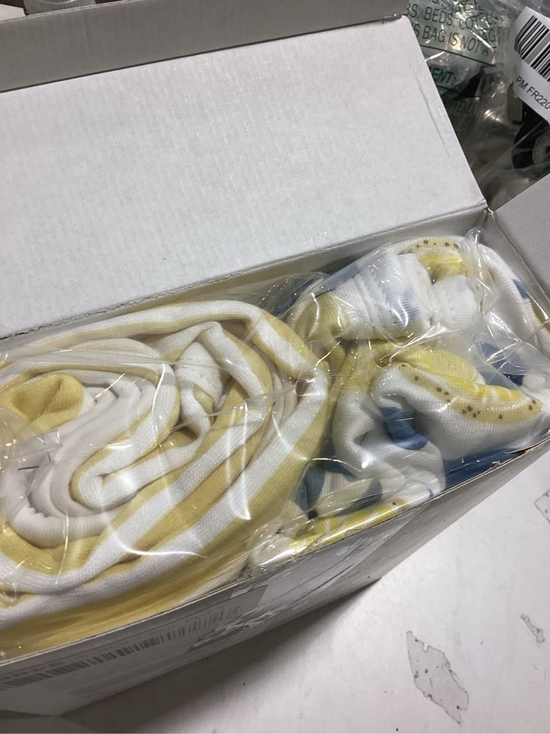 Condition photo showing Good Condition for Momcozy Hooded Baby Towel, 2 Pack Baby Bath Towel Set with Large 35 X 35 Inch, Super Soft Cotton and Hooded Towel for Newborn, Toddler and Kid, Lemon Leaves Lemon Leaves Toddler Bath Towel ( 35 X 35 Inch )