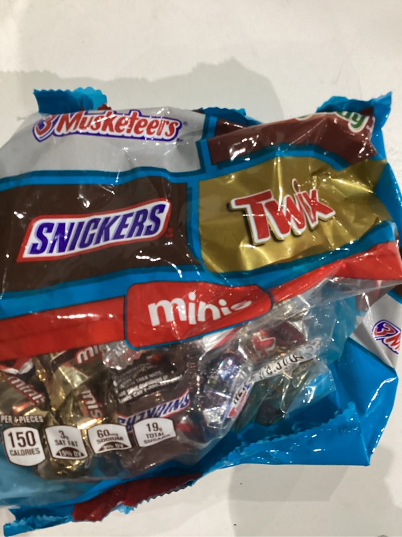 Condition photo showing New/Like New for Mars Fun Size Variety Pack Chocolate Favorites Minis Size Candy Bars 3 Musketeers, Milky Way, Snickers, Twix - 8.31 oz