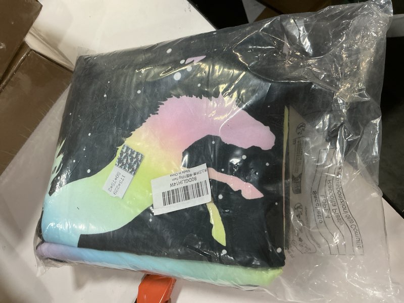 Condition photo showing New/Like New for Avocado Bedding Set Fruit Theme Comforter Set Kawaii Avocado Duvet Cover Bedroom Decor Soft Twin Full Queen King Size Quilt Cover with 2 Pillowcases for Kids Teens Adults Women Men 68x90 inch Twin Avocado