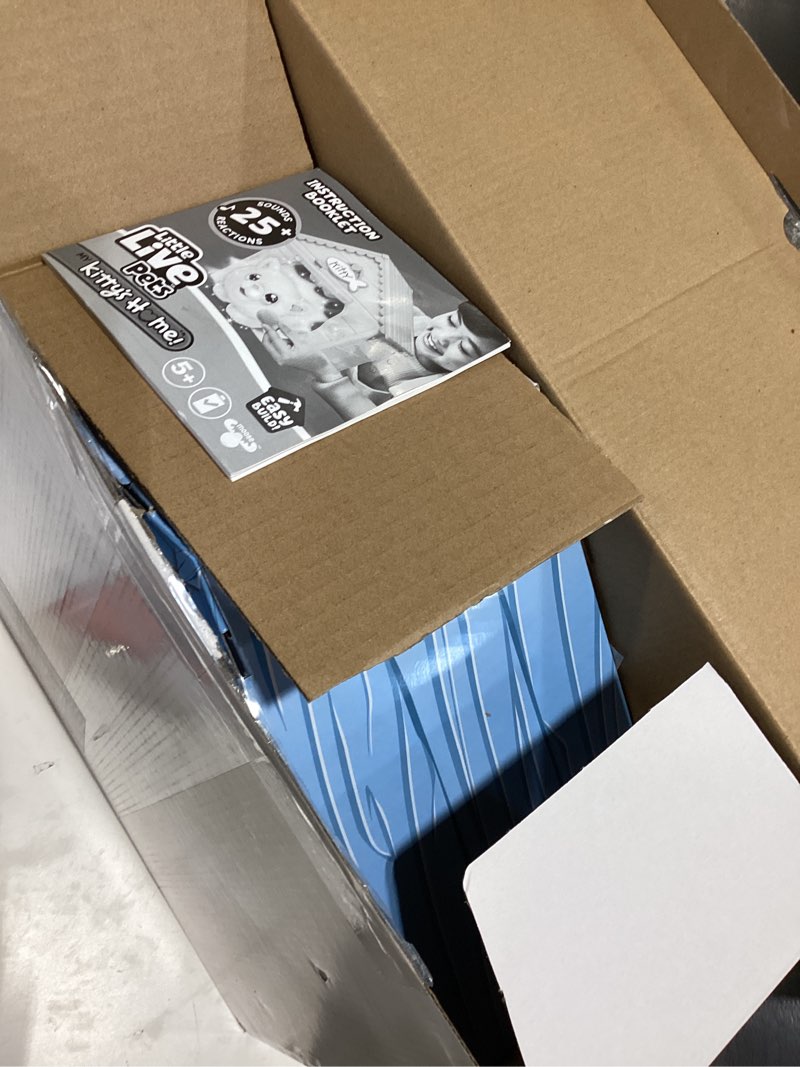 Little Live Pets Cat Figurines for Kids, Interactive Hutch Animal Playset with 25+ Sounds, Outdoor T