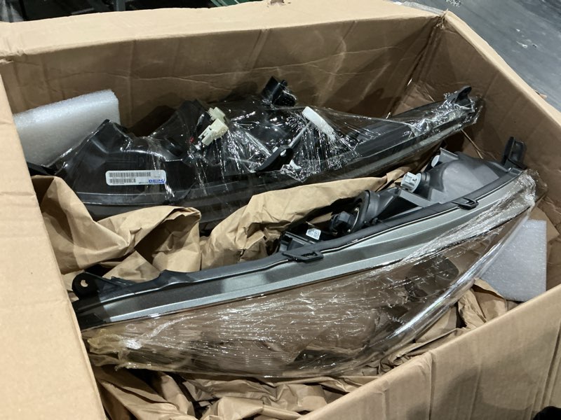 Condition photo showing Good Condition for carlights360 for lexus es 300/330 2005 2006 headlight assembly unit pair driver and passenger | hid type | lx2502126 | lx2503126 | 81185-33571