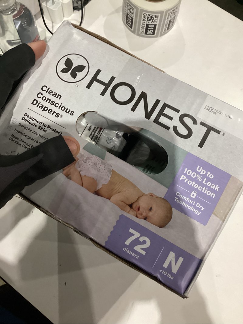 Condition photo showing New/Like New for The Honest Company Comfort Dry Disposable Diapers for Sensitive Skin, Hypoallergenic, Above It All + All The Alpacas, Club Box Size Newborn 72 Count Newborn (72 Count) Above It All + All the Alpacas