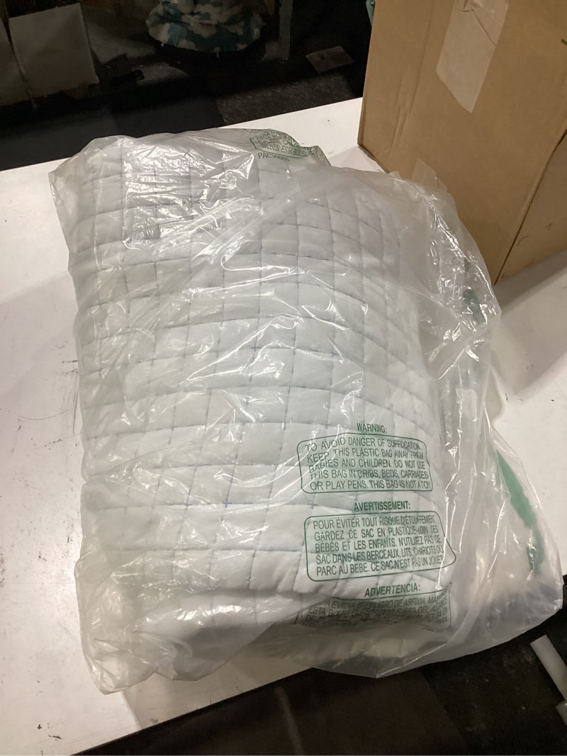 Condition photo showing Good Condition for wdcozy white queen size quilt bedding set, blue scalloped farmhouse country rustic lightweight soft coverlet for all season, cute cozy kantha pick stitch bedspread, 2 pillow shams white with blue edge blue stitching queen(90"x90")