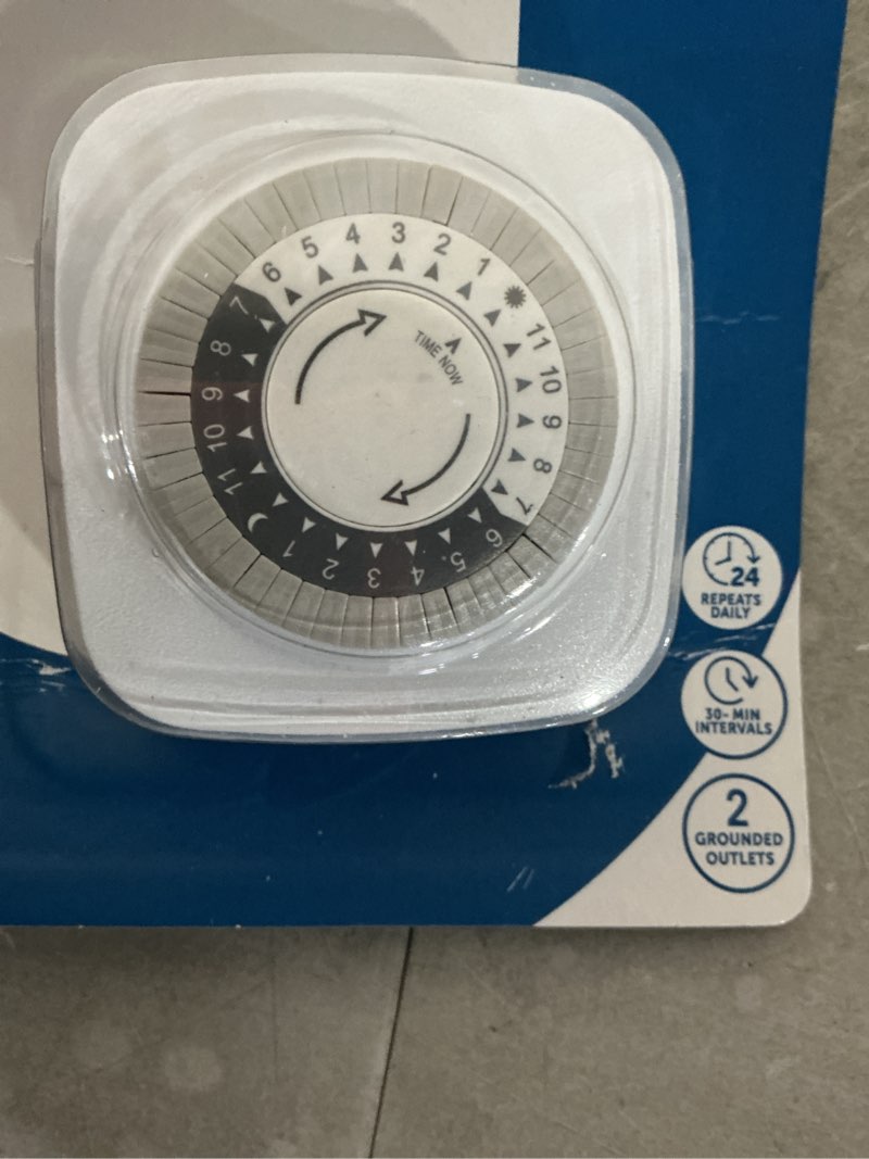 Condition photo showing Good Condition for utilitech 15-amps 125-volt indoor 2-outlet countdown analog lighting timer
