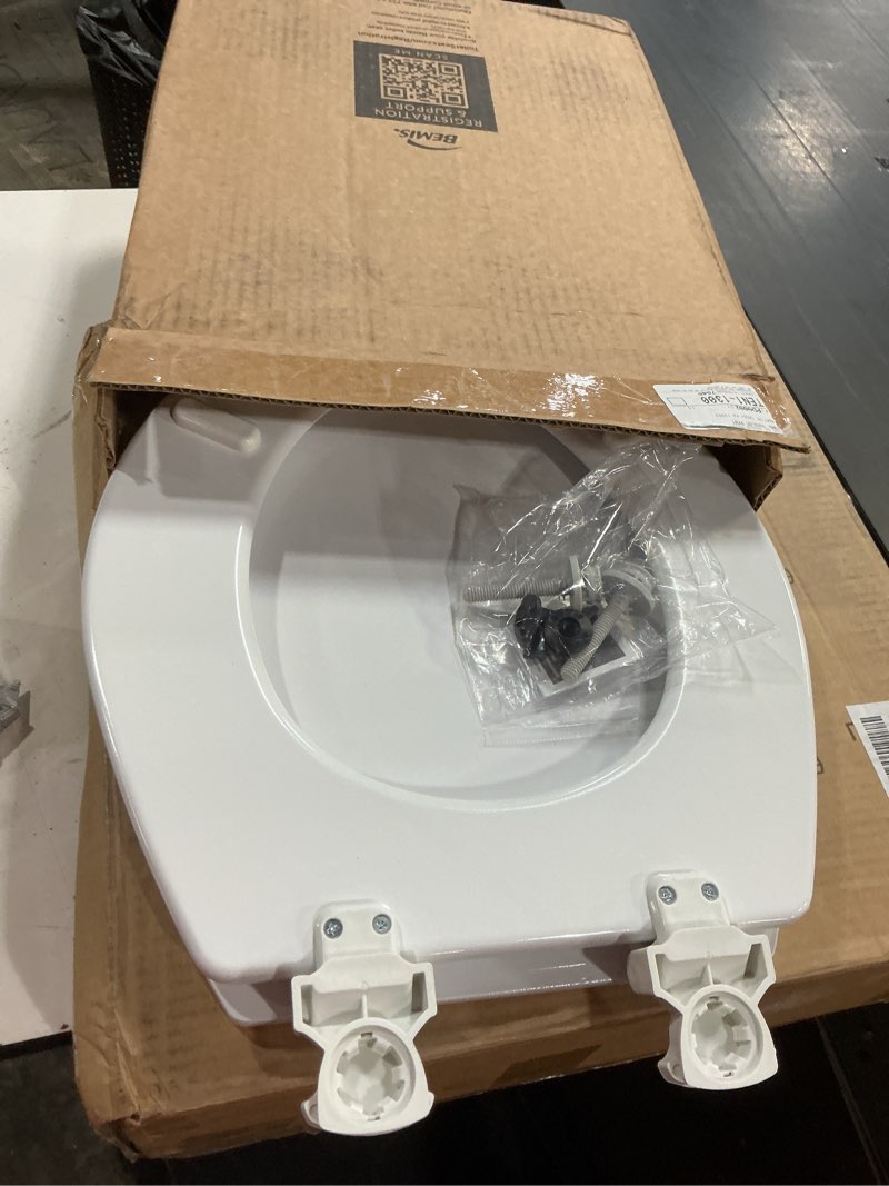 Condition photo showing New/Like New for bemis 500ec 390 toilet seat with easy clean & change hinges, 1 pack round, cotton white