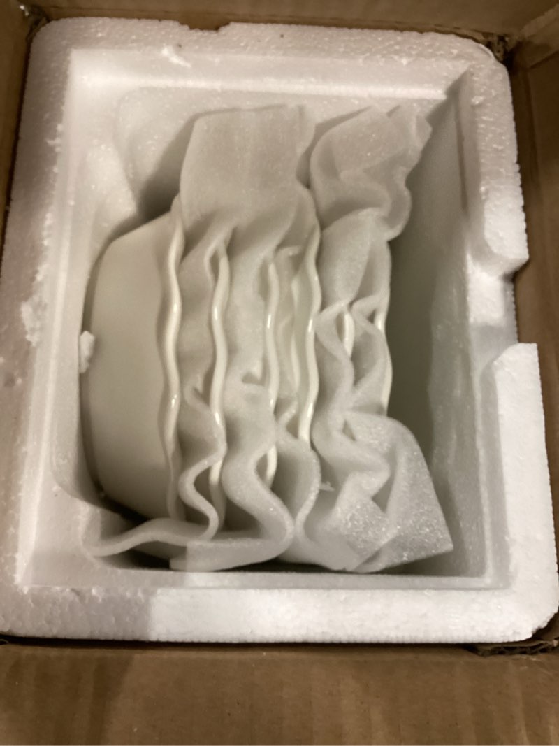 Condition photo showing Good Condition for MALACASA Ceramic Mini Pie Pans Set of 6, 6 Inch Pie Plates for Baking with Ruffled Edge, Small Quiche Baking Dish Pans Tart Pans, Individual Pot Pie Plates, Microwave & Oven Safe, White