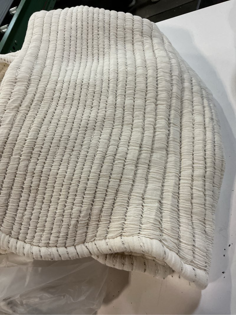 Condition photo showing Good Condition for quince organic cotton channel stitch coverlet king/cal king undyed