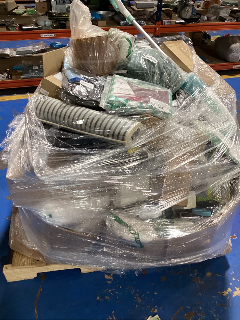 Condition photo showing As Is for skit palled 