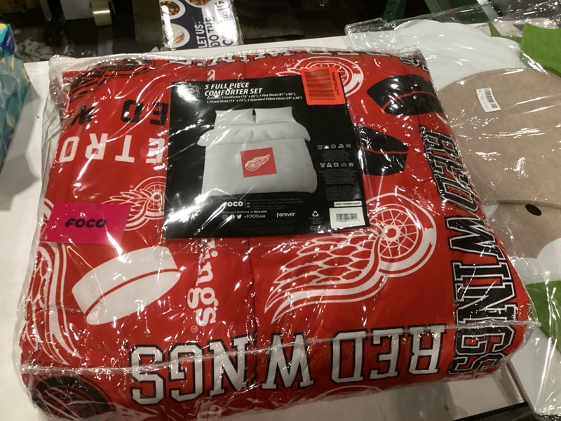 Condition photo showing New/Like New for FOCO Detroit Red Wings NHL Team Color Bed in a Bag Comforter Bedding 5 Piece Set - Full