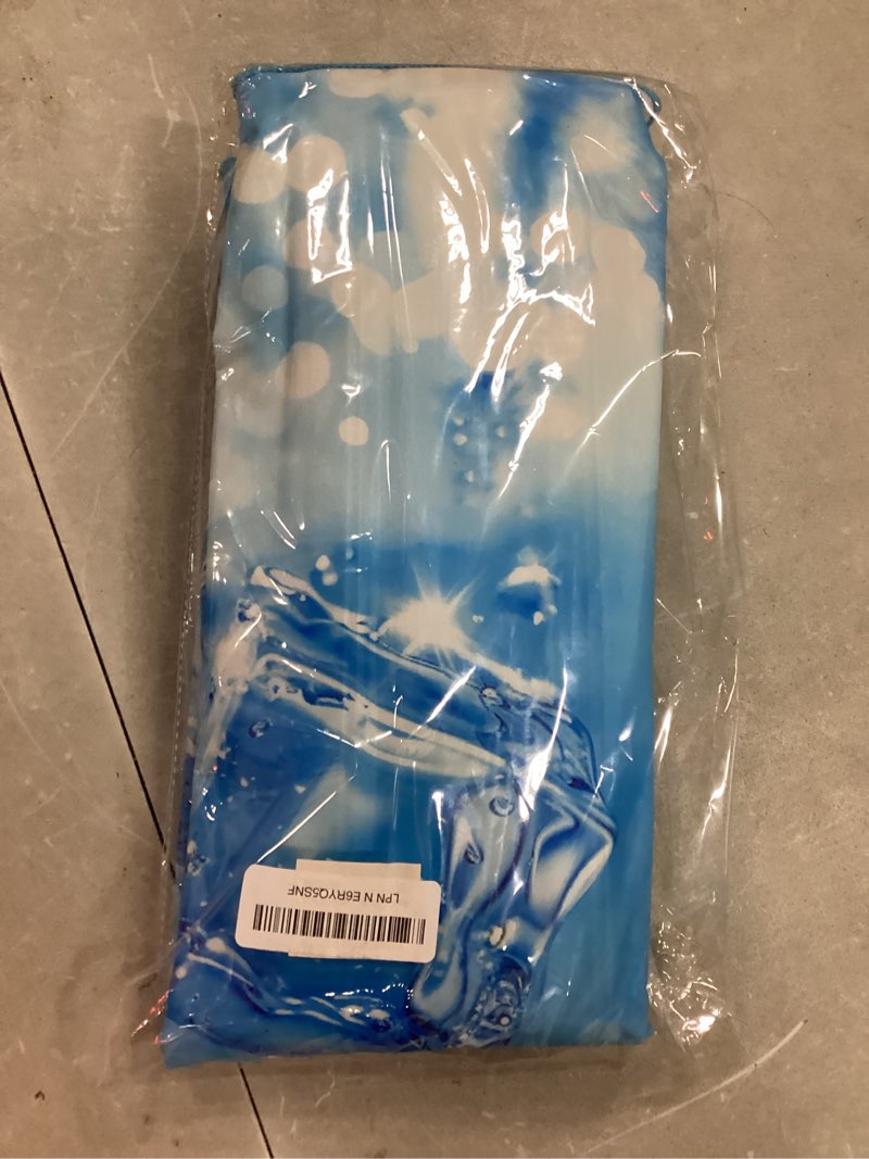 Condition photo showing Good Condition for dog cooling mat 2.0, universal pet cooling pad, double-sided durable water-resistant, portable and easy to clean, suitable for all pets, keep your pet cool indoors and outdoors (47.5" x 29.5")