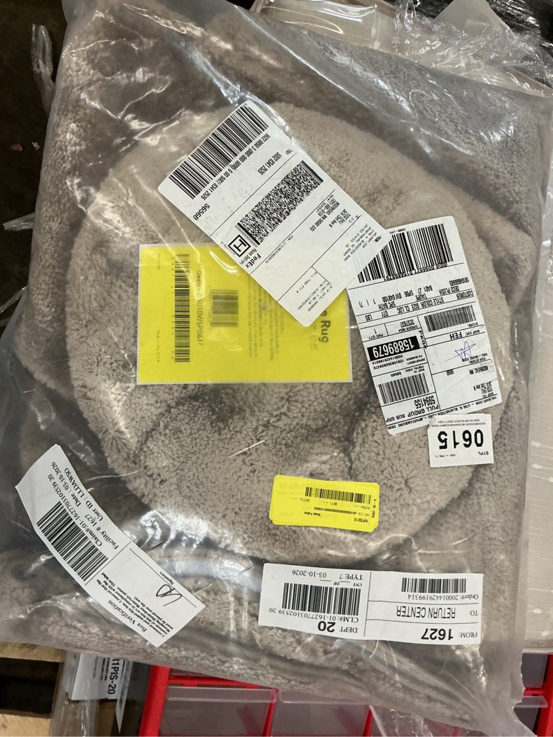 Condition photo showing Good Condition for itsoft 3pc non-slip shaggy chenille bathroom mat set, includes 24"x21" u-shaped contour toilet rug, 34"x21" bathmat and 1 toilet lid cover, charcoal gray charcoal gray 24''x21’’, 34’’x21’’ and tlc (set)