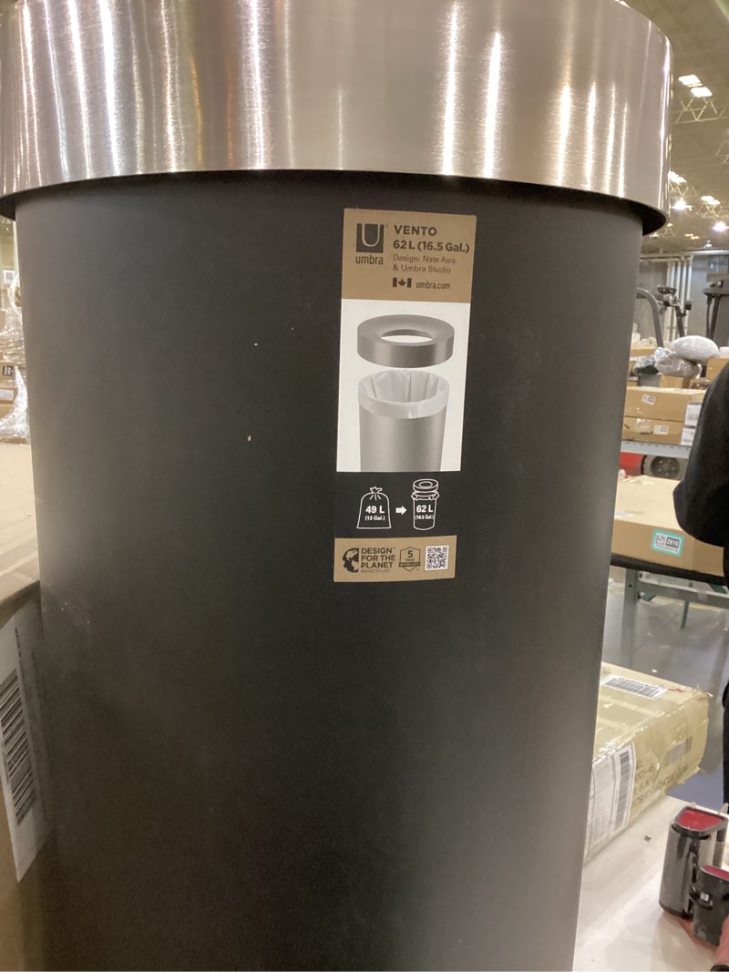 This is an Umbra Vento 16.5-gallon (62L) swing-top kitchen trash can.  