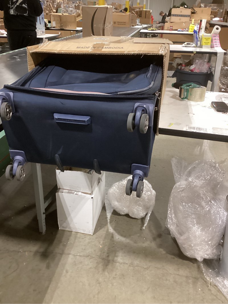 Condition photo showing Good Condition for SwissGear Sion Softside Expandable Luggage, Black, Checked-Large 29-Inch Checked-Large 29-Inch Black