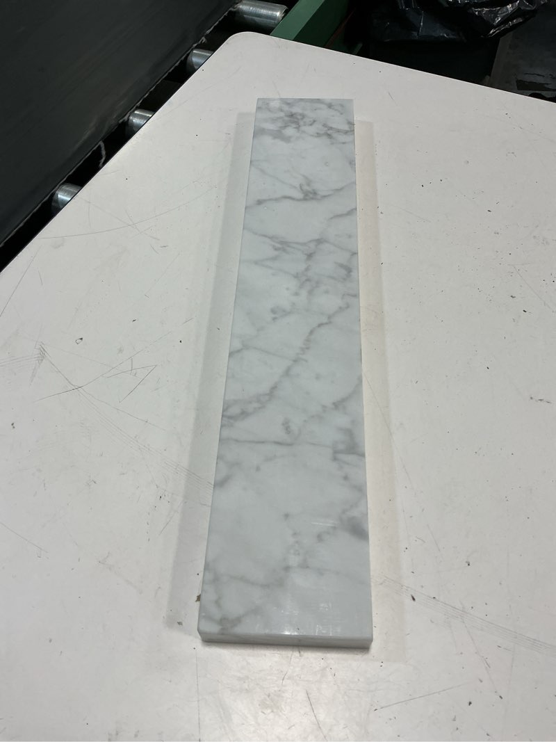 Condition photo showing Good Condition for umbral de sillín de mármol de carrara blanco | borde fácil | uso versátil para bordillos de ducha, baños, suelos, alféizares de ventanas y chimeneas (mármol pulido, 4 x 21 pulgadas) 1 pcs