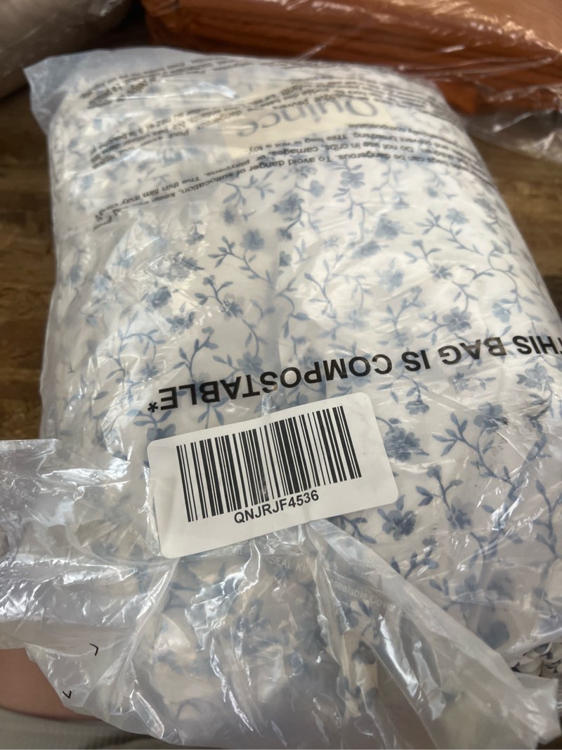 Condition photo showing New/Like New for classic organic percale floral fitted sheet set, full, blue florette
