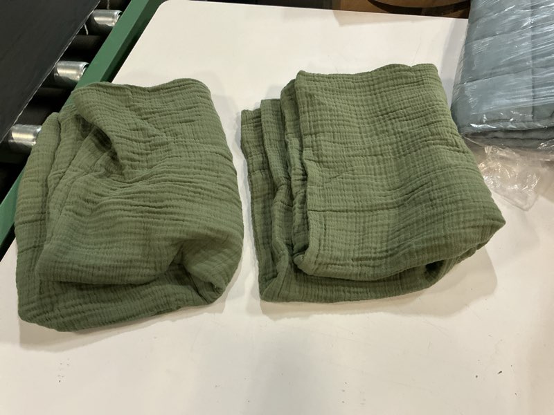 Condition photo showing Good Condition for quince organic cotton gauze sham set color olive 20x26