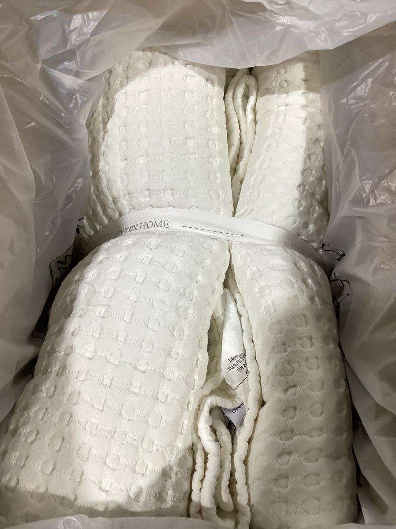 Condition photo showing Good Condition for Levtex Home - Mills Waffle - King/Cal King Quilt Set - Cream Cotton Waffle - Quilt Size (106 x 92in.), Sham Size (36 x 20in.) King Quilt Cream