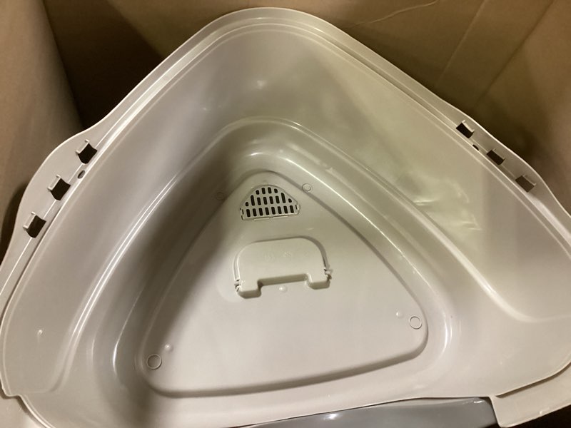 Condition photo showing Good Condition for Amazon Basics Cat Litter Box with Lid, No-Mess, Enclosed Spacious Design with Odor Control, Charcoal Filter, 26" x 23" x 20", Charcoal