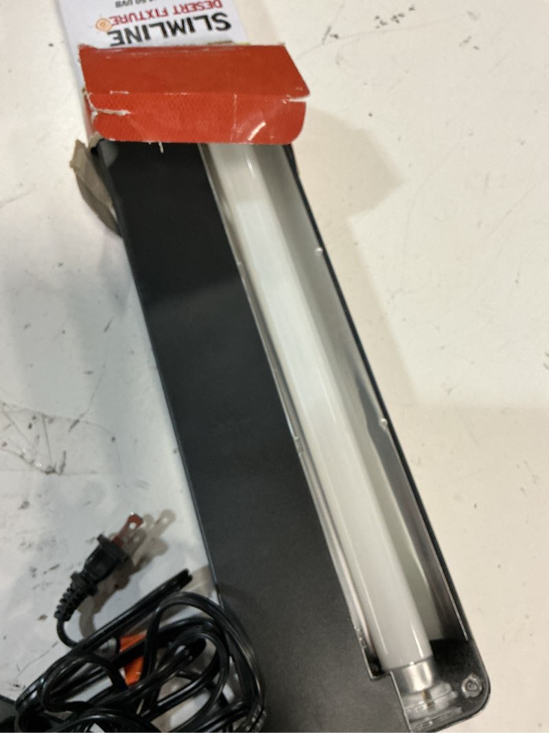Condition photo showing Good Condition for zilla reptile t8 slimline desert pet habitat light fixture with 15 watt fluorescent bulb, 18 inches,black