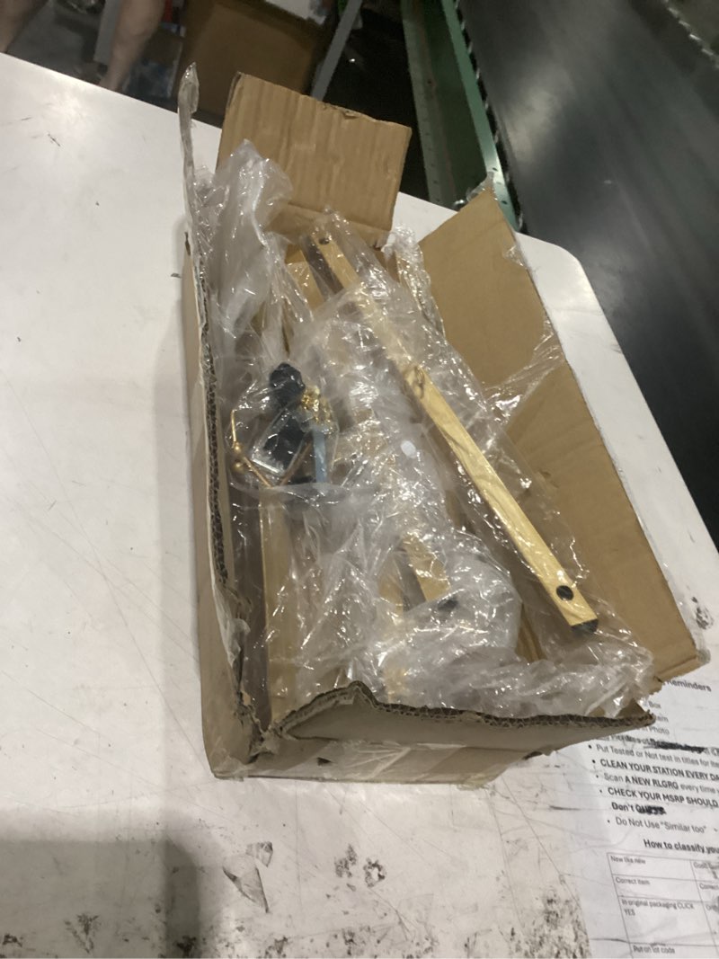 Condition photo showing Good Condition for modern multi light fixture