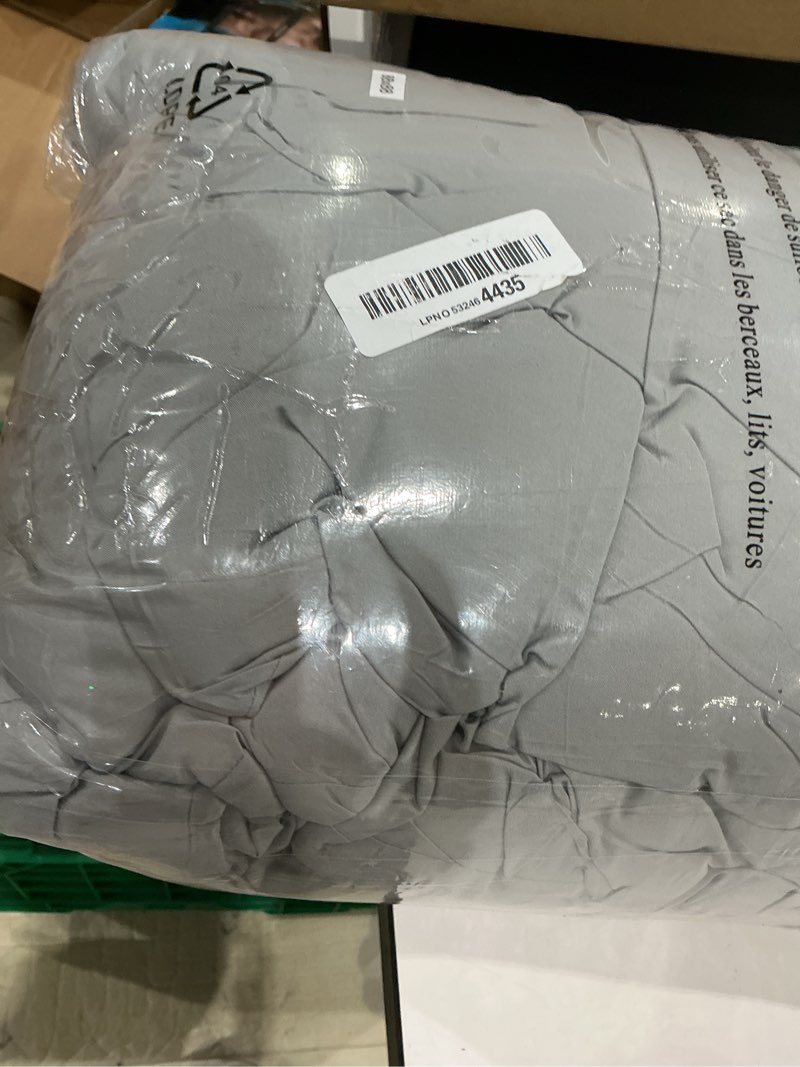 Condition photo showing Good Condition for hyleory all season queen size bed comforter - cooling down alternative quilted duvet insert with corner tabs - winter warm - machine washable - light grey queen?88*88? light grey