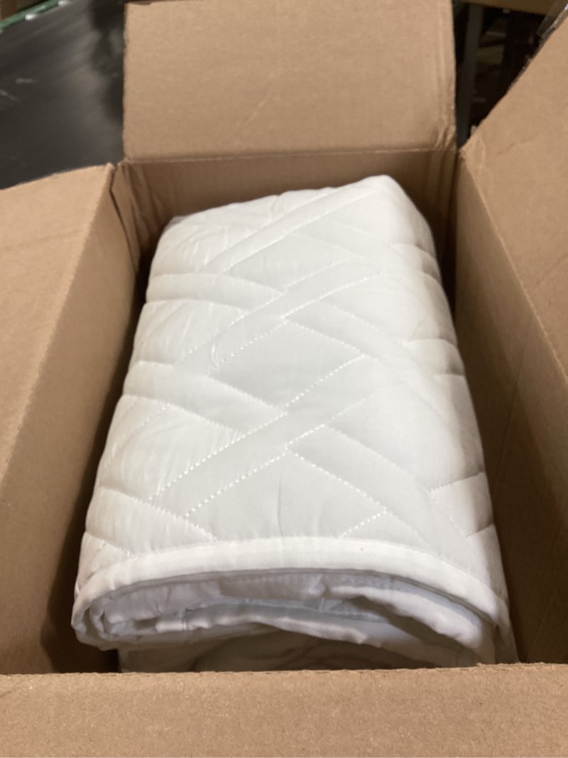 Condition photo showing Good Condition for comfort spaces queen quilt set modern reversible diamond coverlet queen bedding set cozy quilted winter layer, all season lightweight soft queen size quilt, kienna, full/queen white diamond 3 piece white quilt full/queen(90"x90") diamond