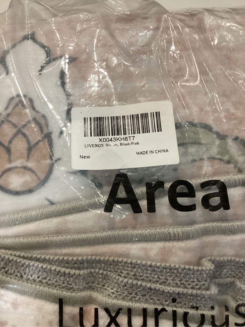 Condition photo showing New/Like New for LIVEBOX Washable 6x9 Pink Rugs for Bedroom, Soft Floral Area Rug for Girls Nursery Room, Low-Pile Non-Shedding Boho Area Rug Living Room Rug, Large Low-Pile Vintage Rug for Dining Room, Blush/Pink 6' x 9' Blush Pink