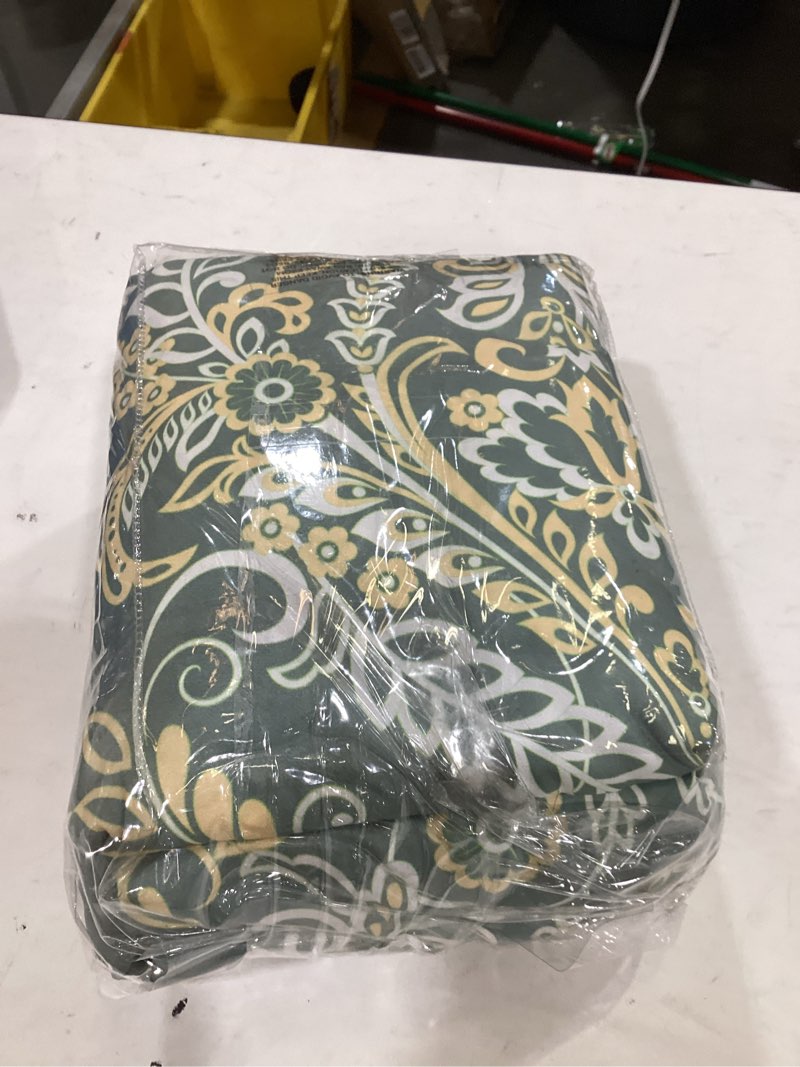 Condition photo showing New/Like New for lonava king size set
