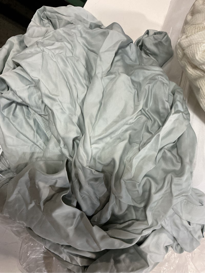 Condition photo showing Good Condition for bamboo duvet cover, king/cal king, mist