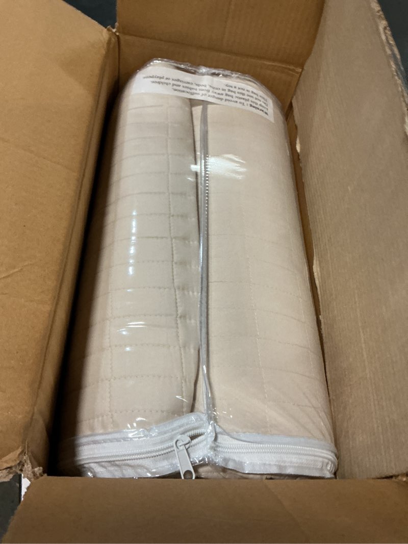 Condition photo showing New/Like New for comfort spaces ivory oversized queen quilt set 102"x118" bedspread quilted summer lightweight microfiber bedding coverlet with double sided stitching soft all season cozy 3 piece with matching shams ivory oversized bedspread queen(102"x118") plaid