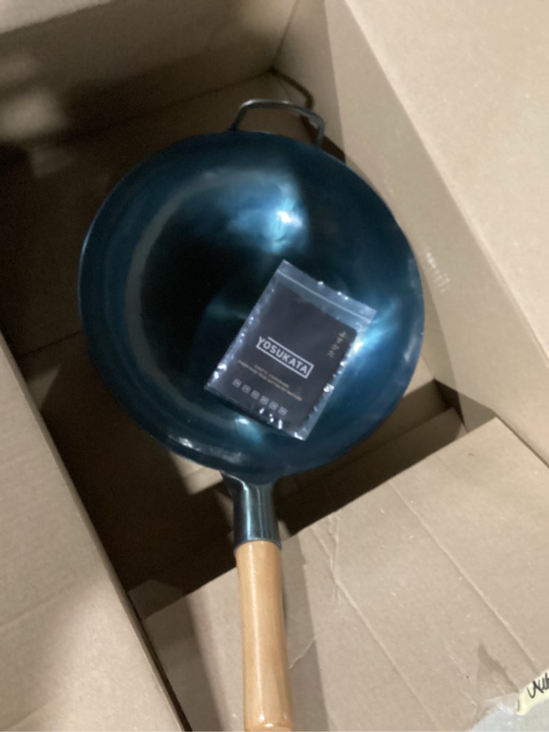 Condition photo showing Good Condition for YOSUKATA 13.5” Blue Carbon Steel Wok Pan – Pre-Seasoned Flat Bottom Wok Compatible with open fire, gas, electric, ceramic, induction cooktops -Traditional Chinese Pan for Stir Fry, BBQ, Grill, Camping 34 cm Blue