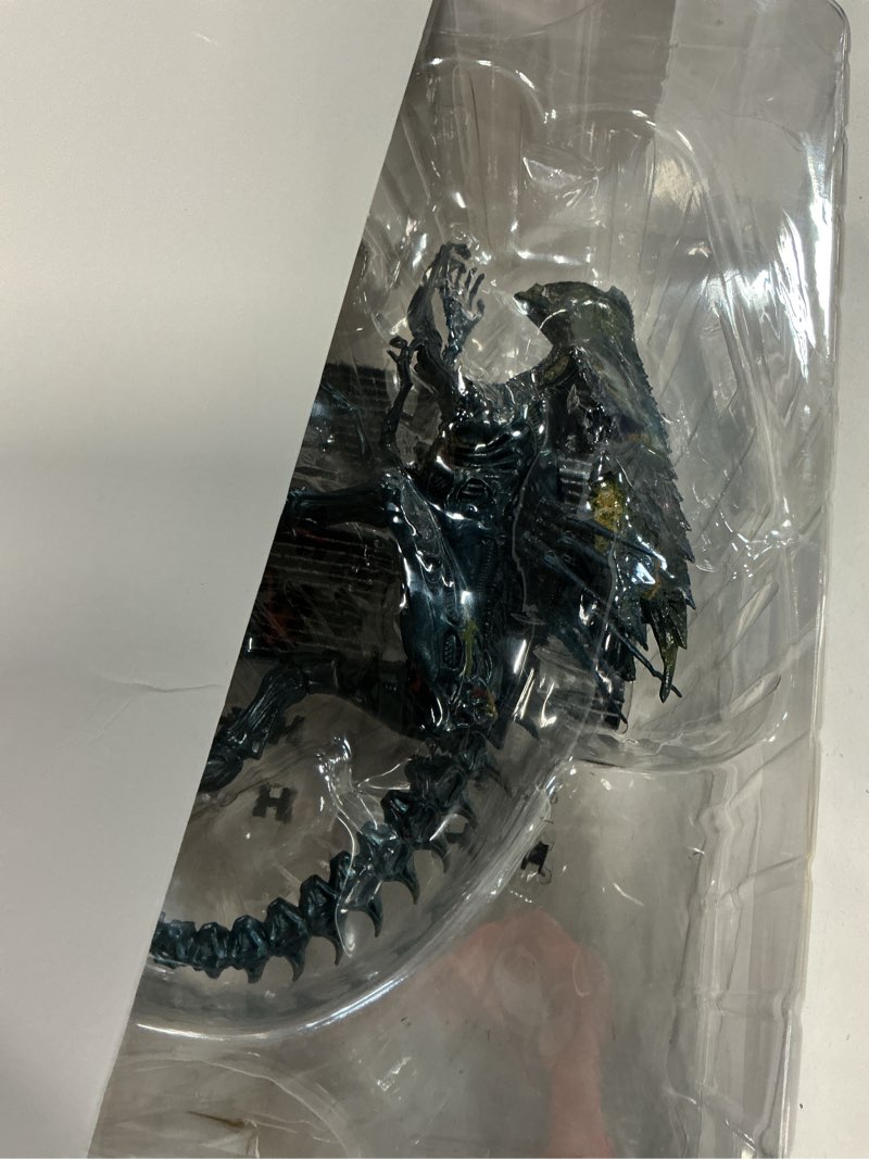 Condition photo showing Good Condition for Hiya Toys Exquisite Mini Series 1/18 Scale 5 Inch AVP Battle Damage Alien Queen Action Figure Multic