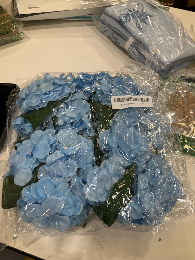 Condition photo showing New/Like New for Yunsailing 12 Pcs Hydrangea Flower Napkin Rings Flower Handmade Napkin Holder Rings Floral Handicraft Band for Table Decorations Wedding Anniversary Holiday Birthday Party Supplies (Blue)